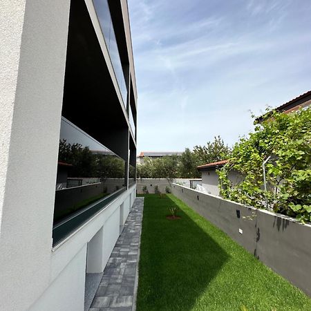 ויר Monachus Apartments מראה חיצוני תמונה