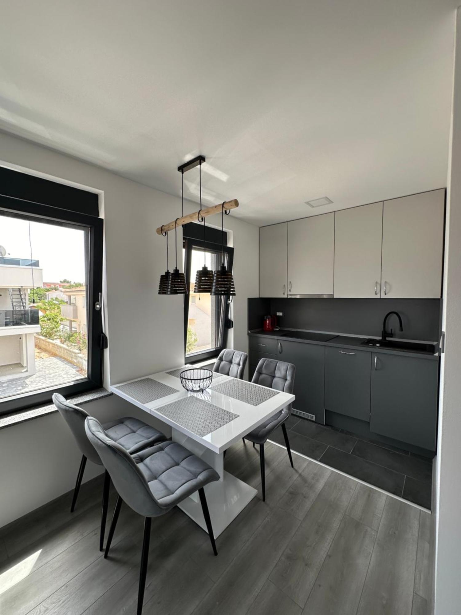 ויר Monachus Apartments מראה חיצוני תמונה