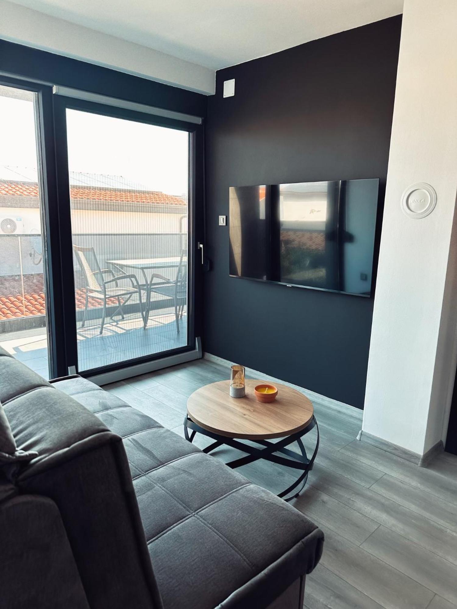 ויר Monachus Apartments מראה חיצוני תמונה