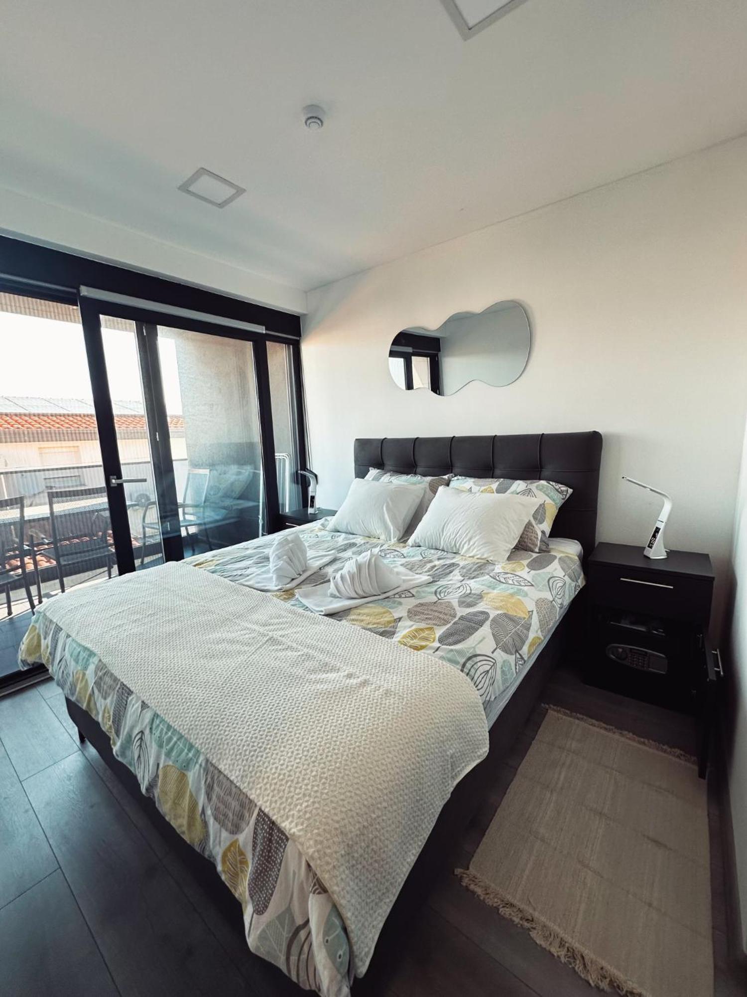 ויר Monachus Apartments מראה חיצוני תמונה